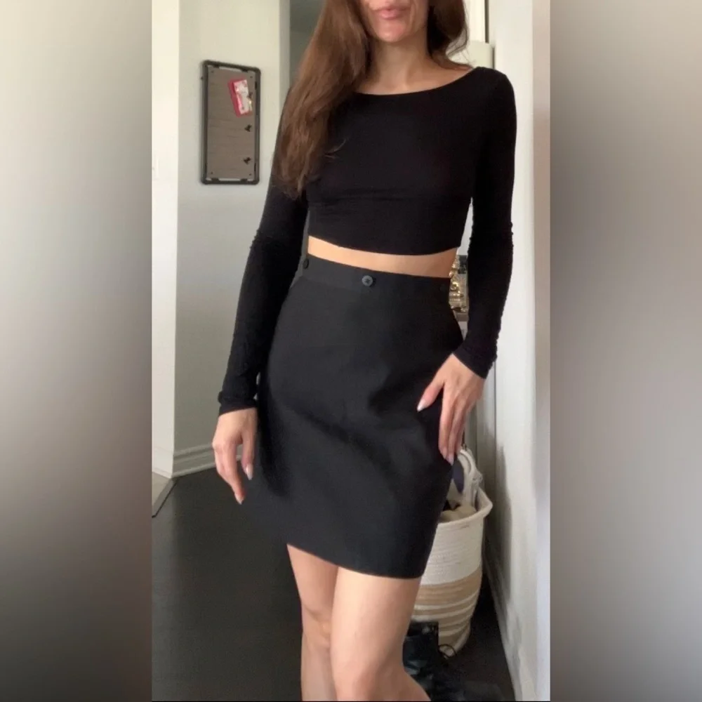 Vintage black mini skirt - Picture 4 of 7